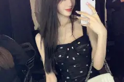 炸裂！司晓迪凌晨甩黑色吊带美照评论区从吃瓜到吐槽吵翻了天